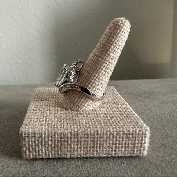 CZ fashion cocktail ring! - Picture 4 of 10